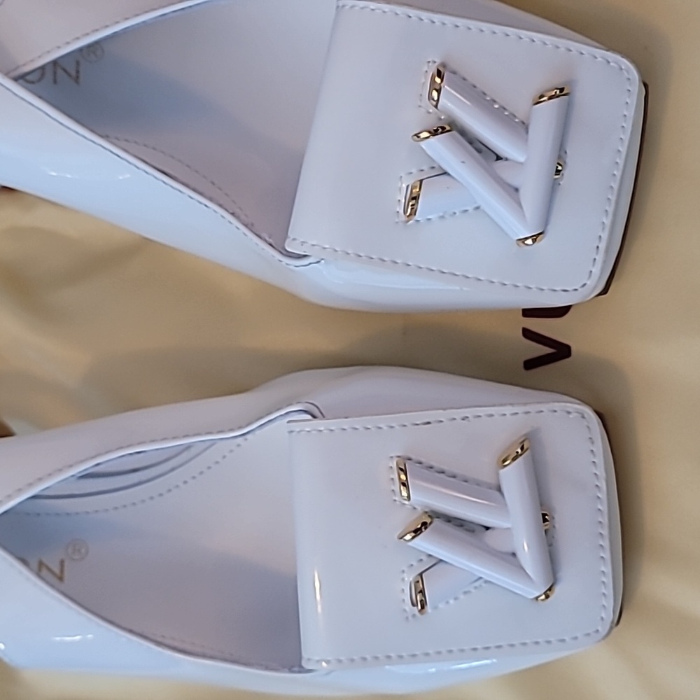 LV Shake Slingback Pump - Picture 4 of 5